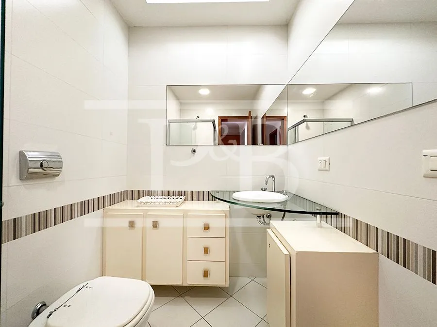 4-bedroom apartment with 4 bathrooms and 190 m² — photo 31