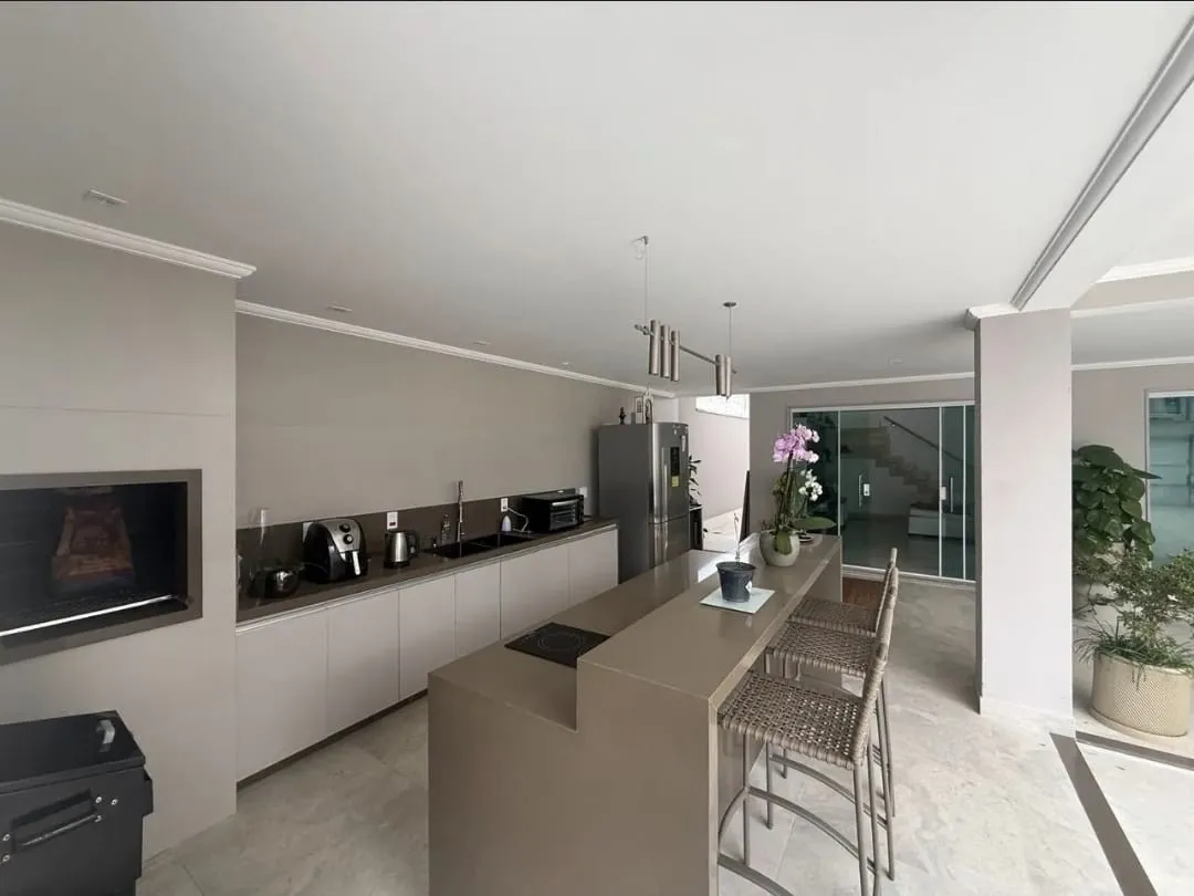 400 m² house with a bathtub and a mountain view — photo 13