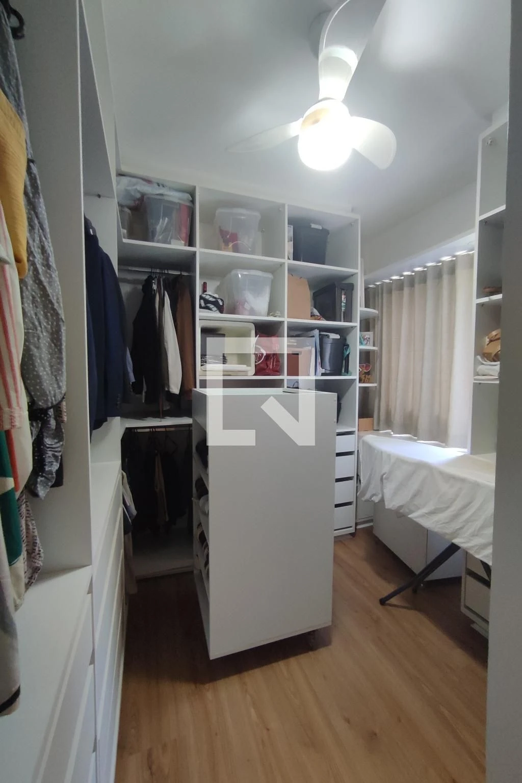 Apartamento de 89 m² com janelas do piso ao teto e closet — photo 92