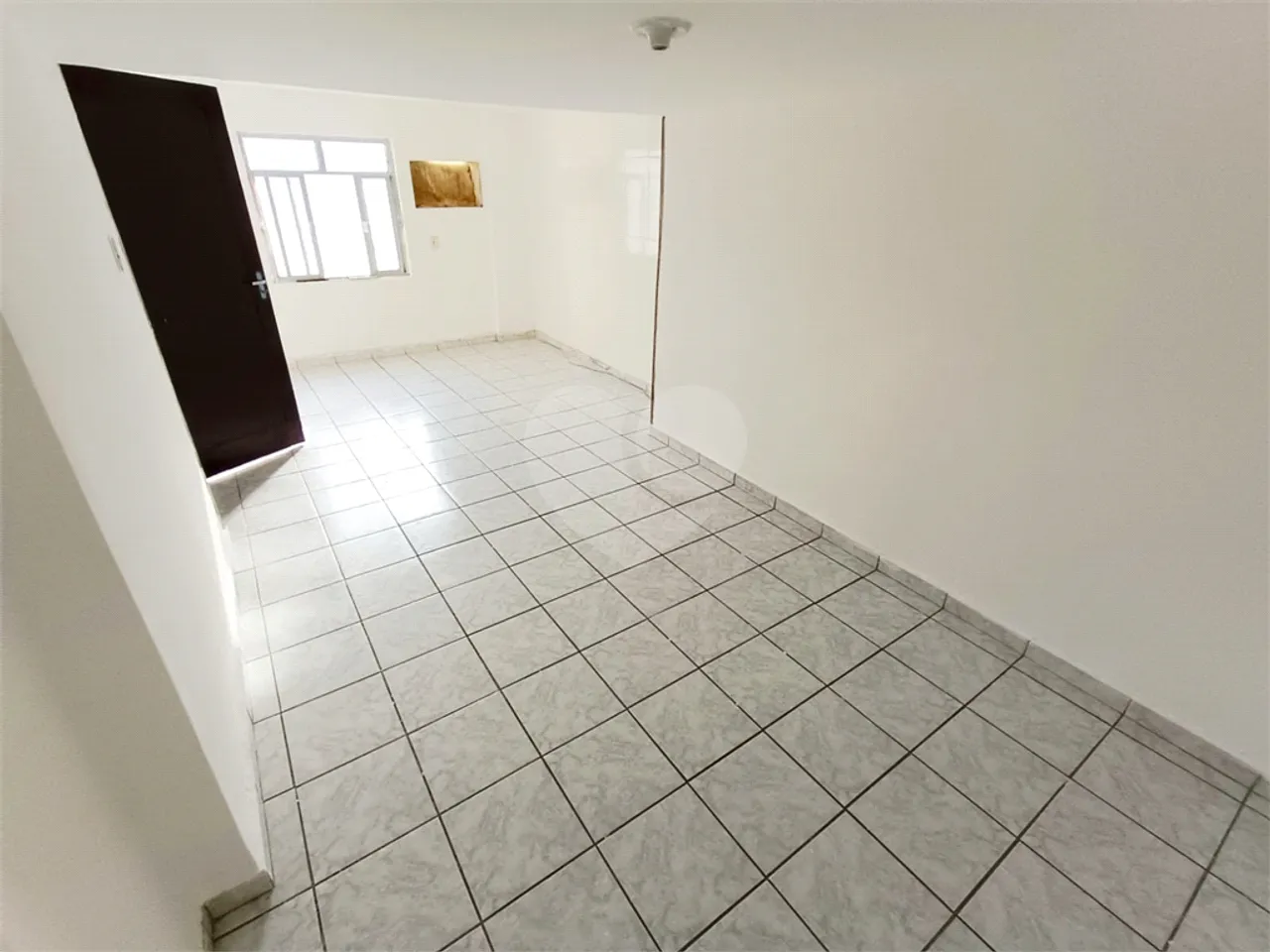 Unfurnished 1-bedroom apartment with a balcony — photo 15