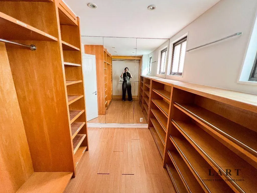 Apartamento com 3 dormitórios e 264 m² com 3 vagas — photo 31