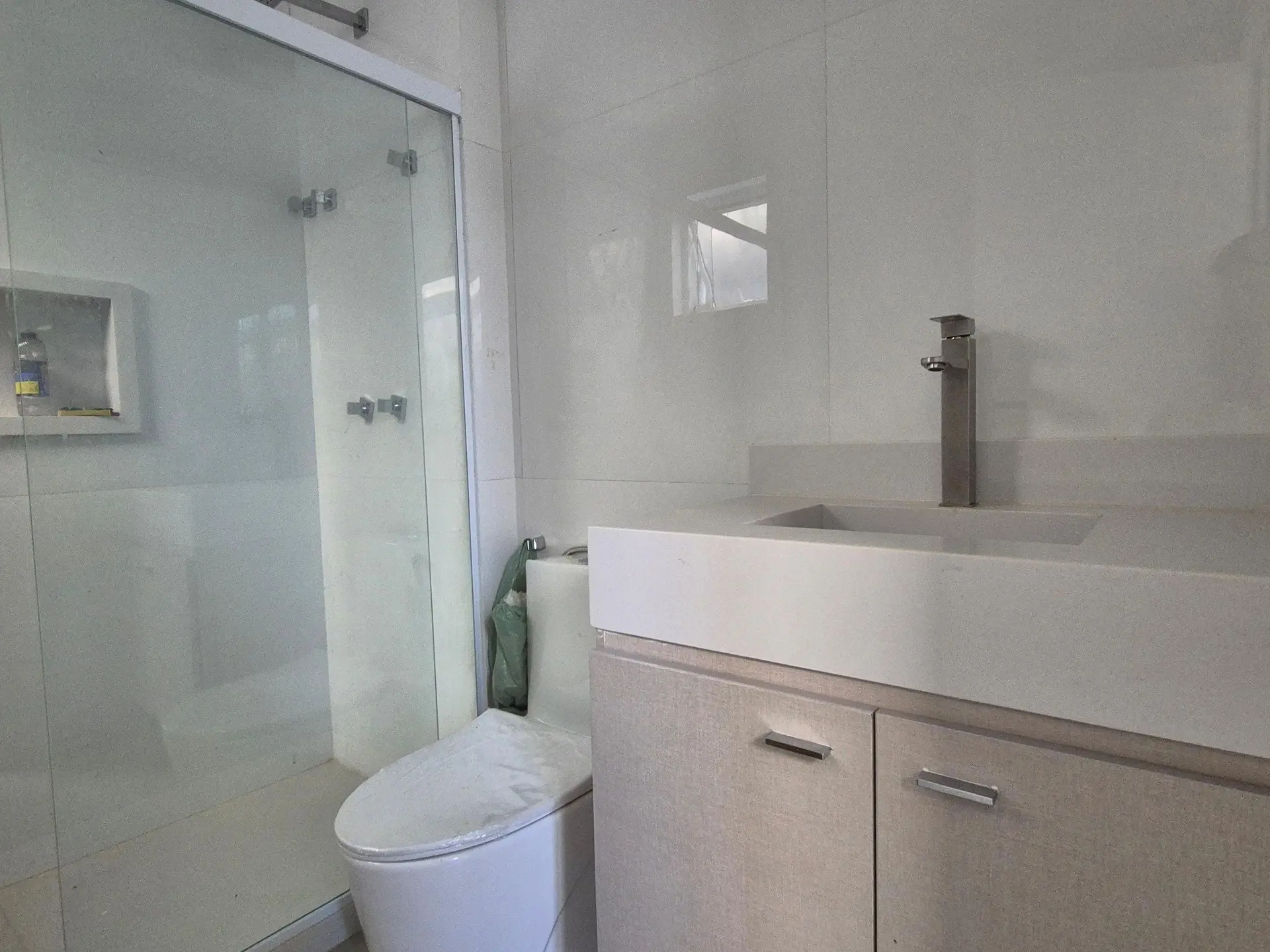 Ventanales de piso a techo y 5 dormitorios: casa de 403 m² — photo 23