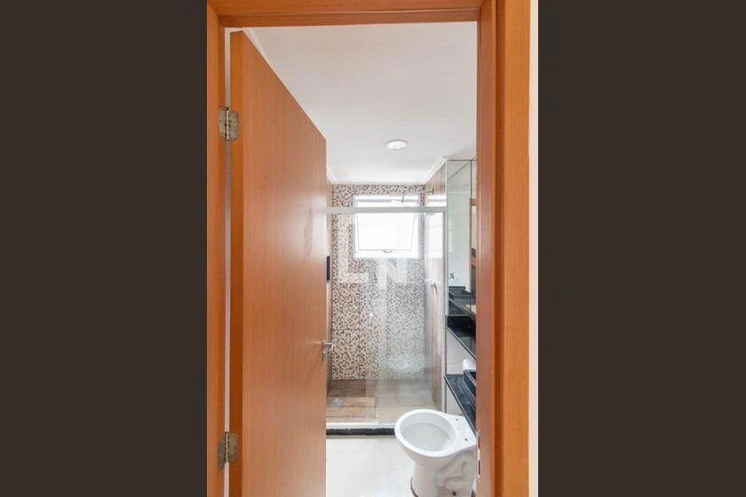 2-bedroom apartment in a building with a gym — photo 8