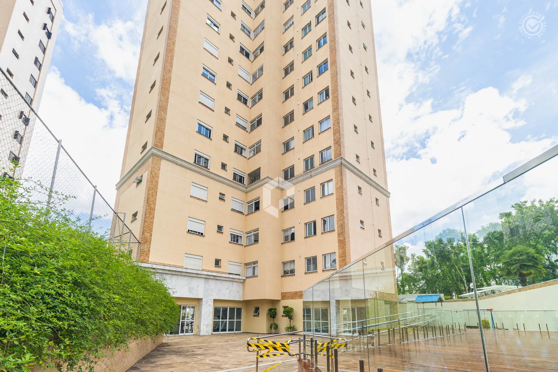 Unfurnished 414 m² apartment with 3 en-suite bedrooms — photo 25