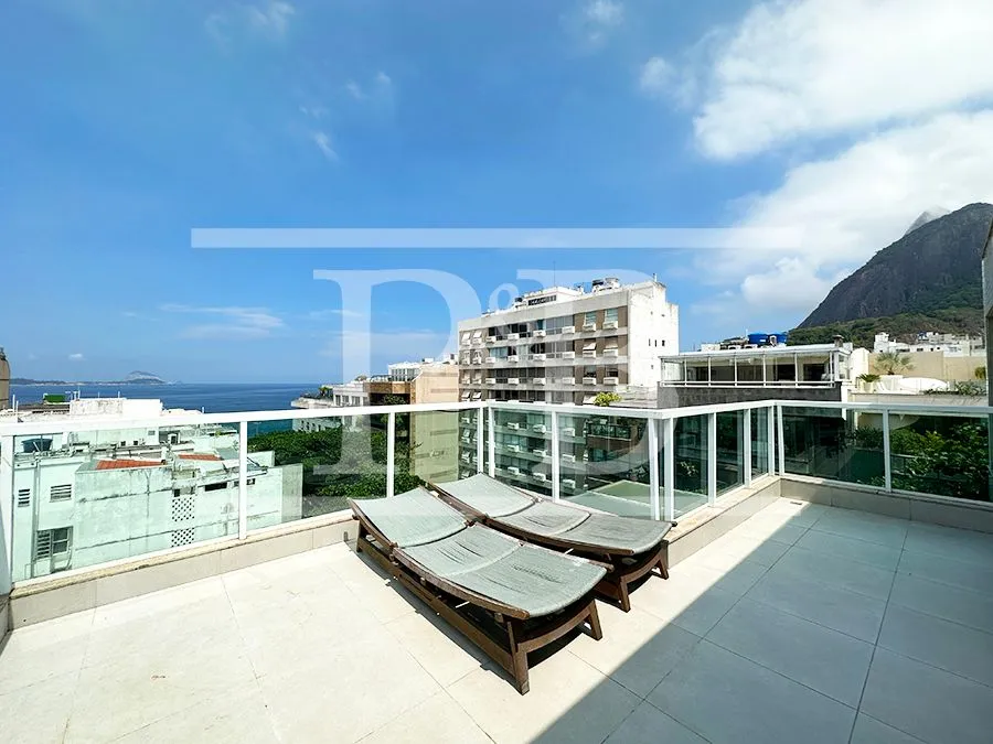 4-bedroom apartment with an enclosed glass balcony — photo 10