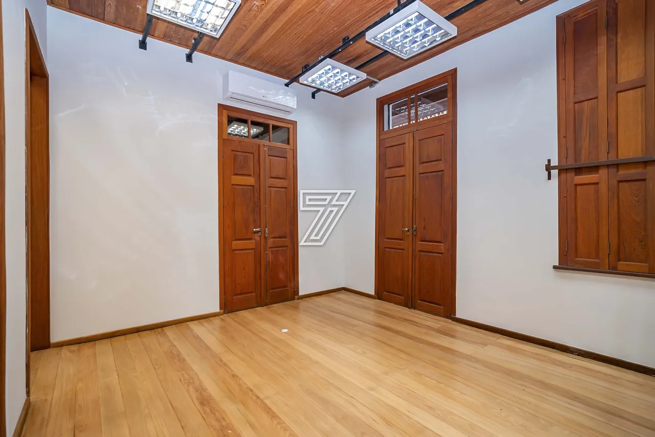 Unfurnished house with 5 bedrooms and 5 bathrooms — photo 8