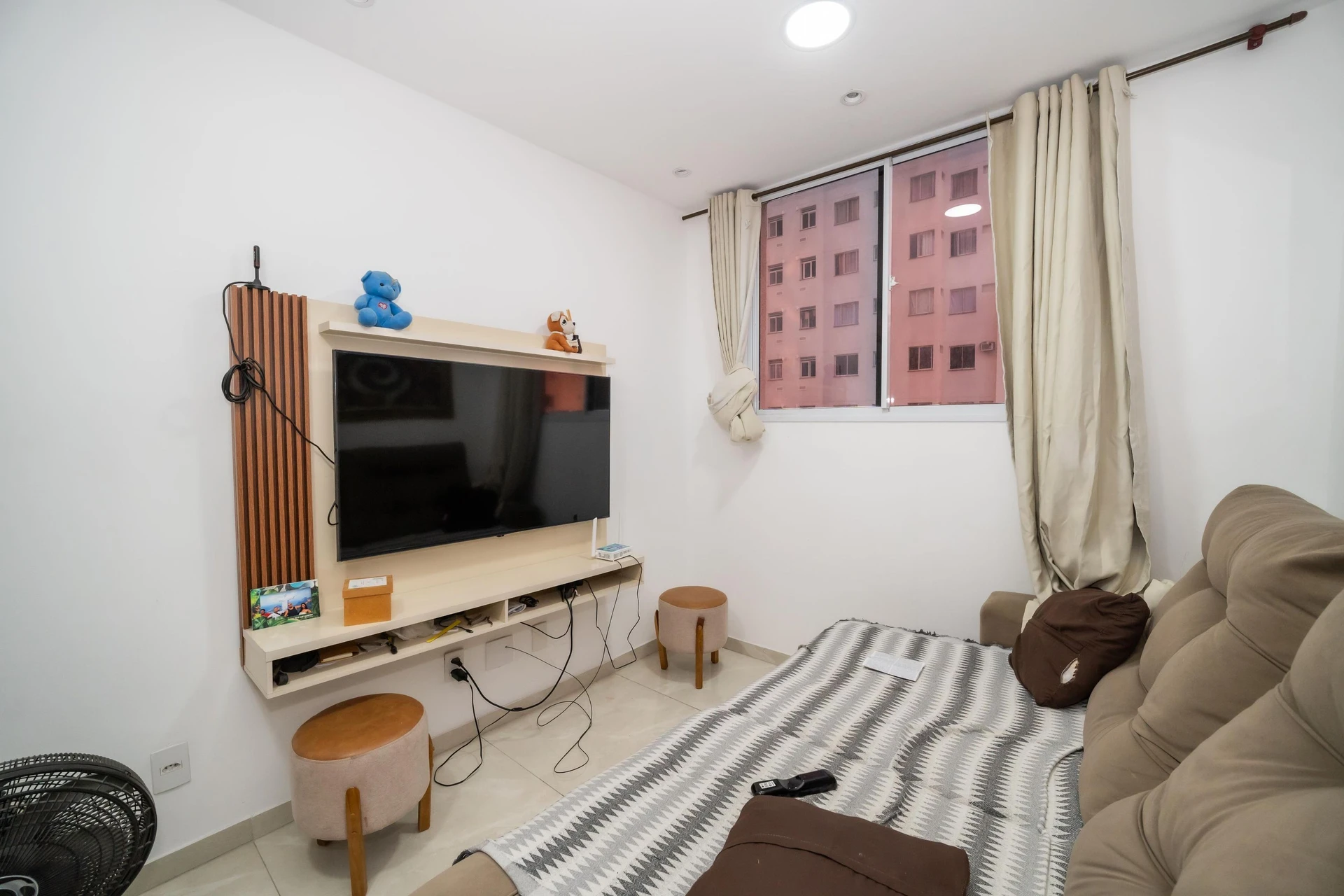 2-bedroom apartment in a building with a gym — photo 8