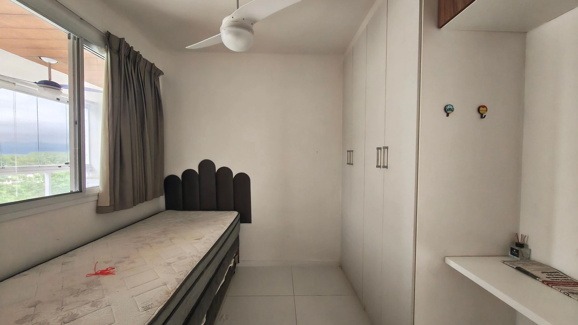 Glass-enclosed balcony in a 3-bedroom apartment, 87 m² — photo 43