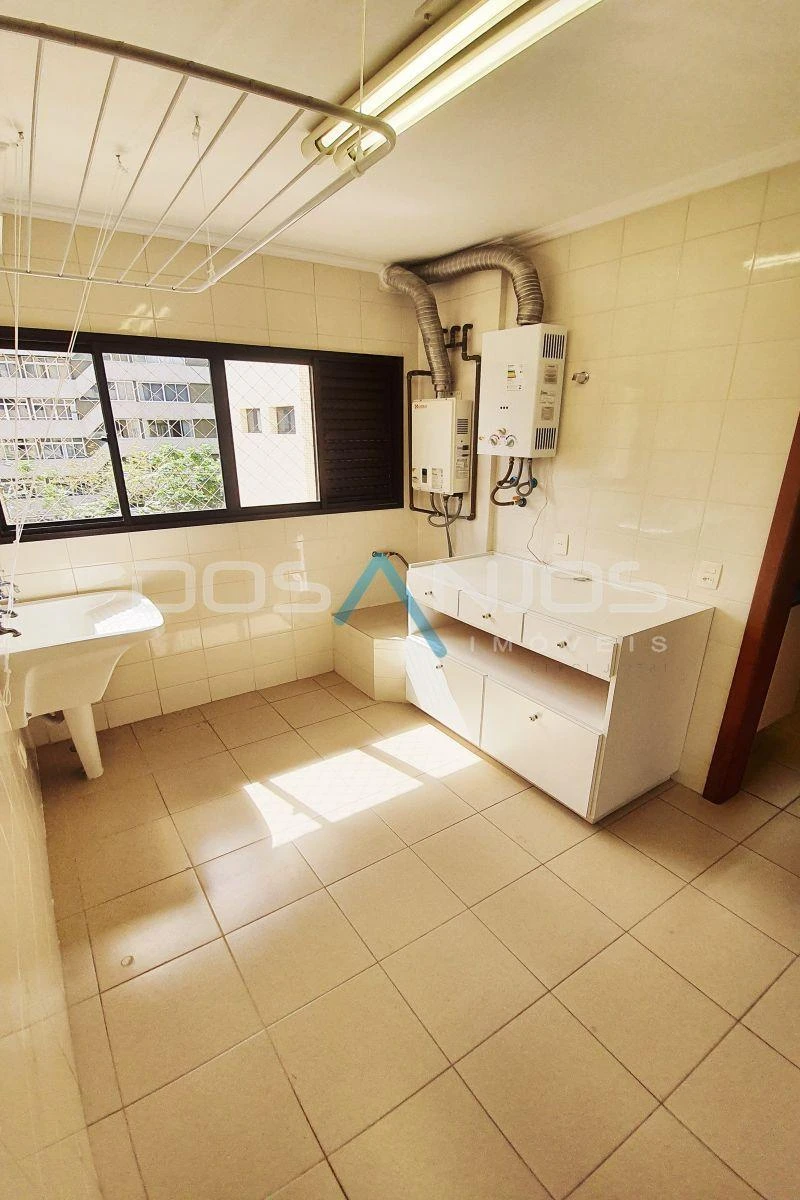 Furnished apartment with 4 bedrooms and 270 m² — photo 28