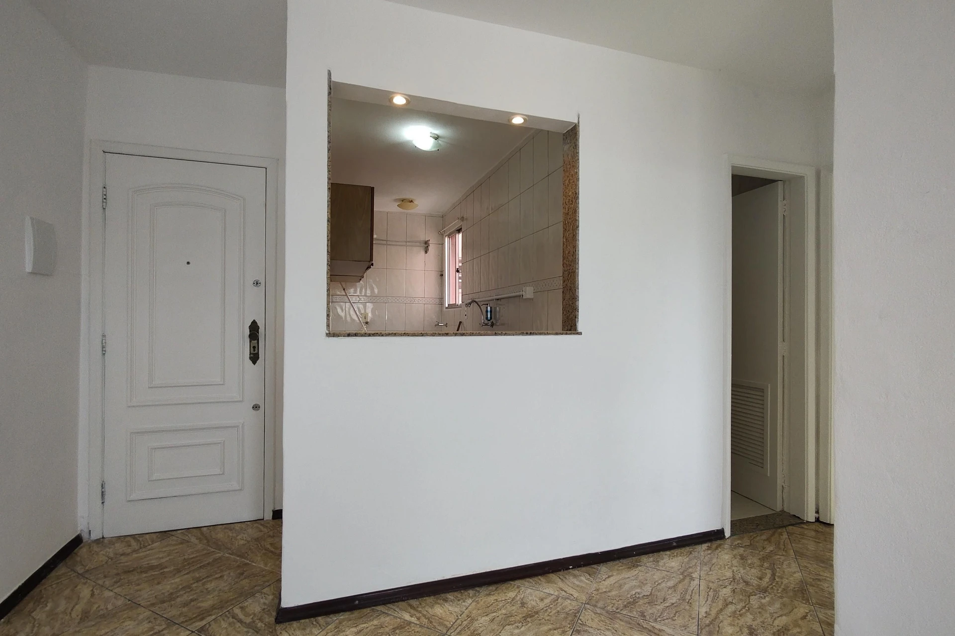 Unfurnished apartment with 2 bedrooms and 1 parking space — photo 9