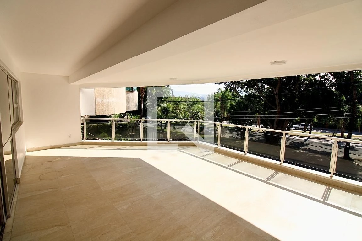 3-bedroom apartment, 1 with its own bathroom, 200 m² — photo 12