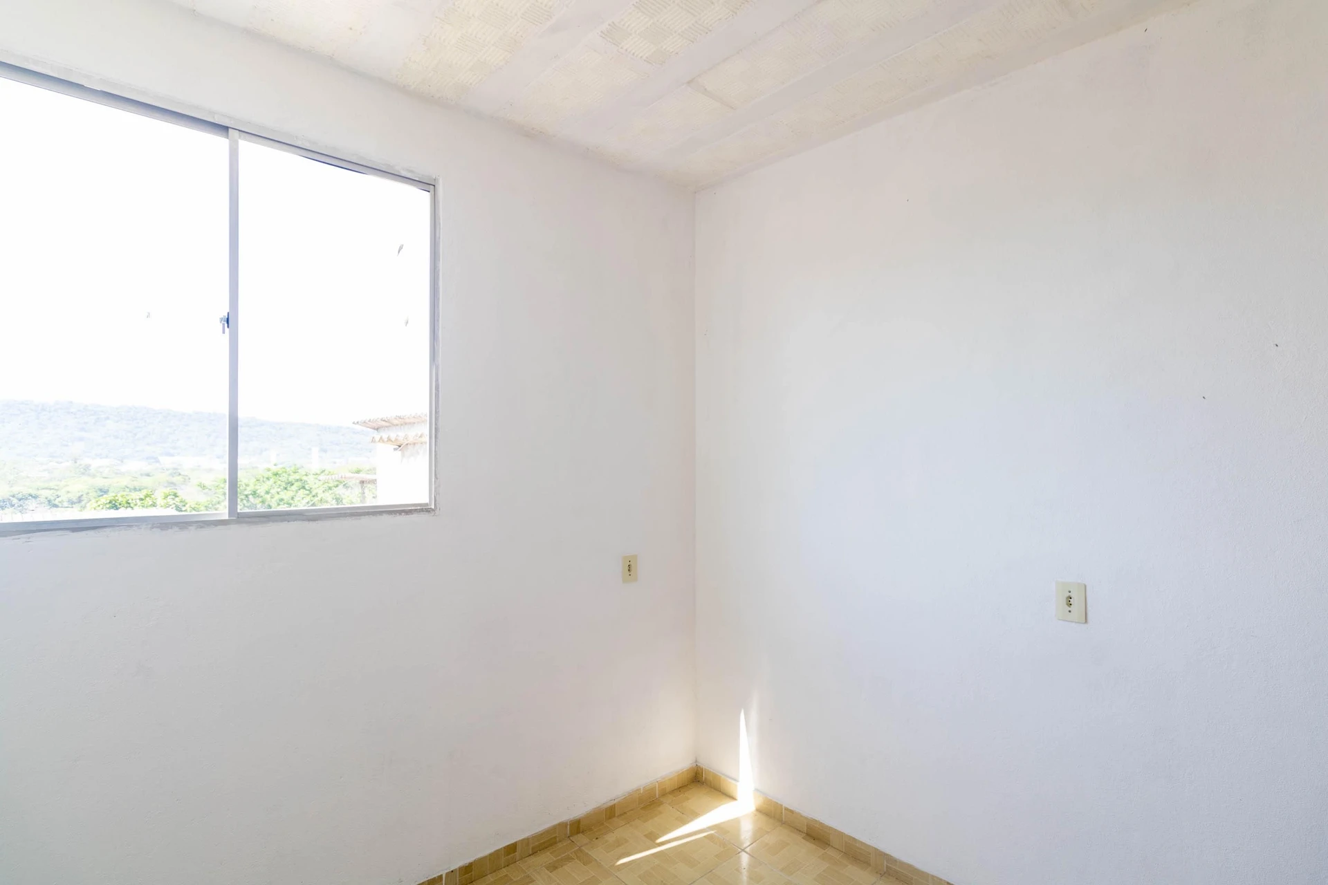 Unfurnished studio with 1 bedroom and 1 bathroom — photo 12