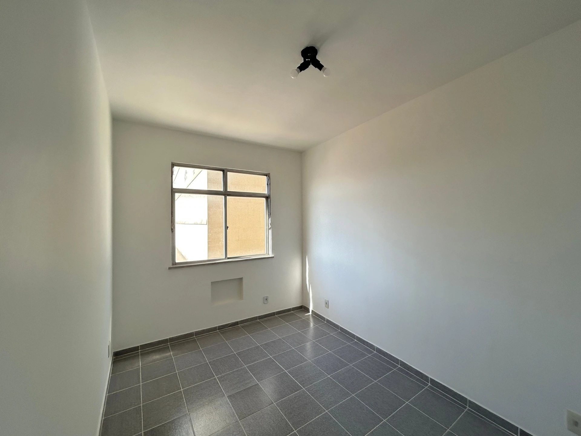 Unfurnished rental apartment with 2 bedrooms and parking — photo 18