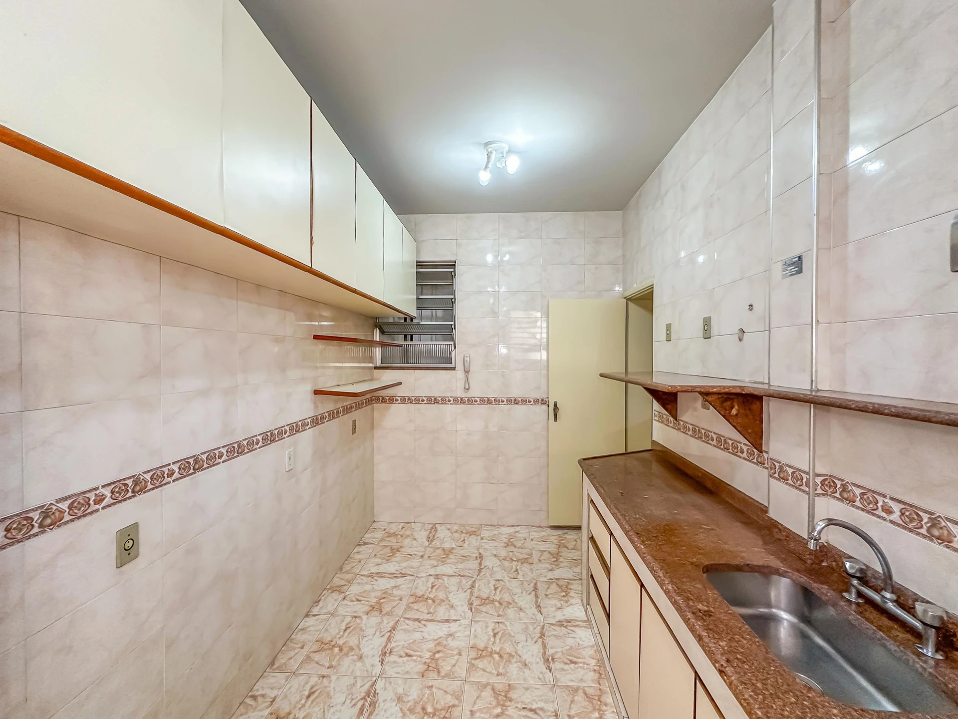 140 m² apartment with a jacuzzi and a bathtub — photo 69