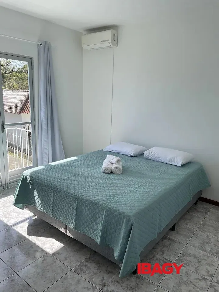 3-bedroom house with a water view in Florianópolis — photo 35