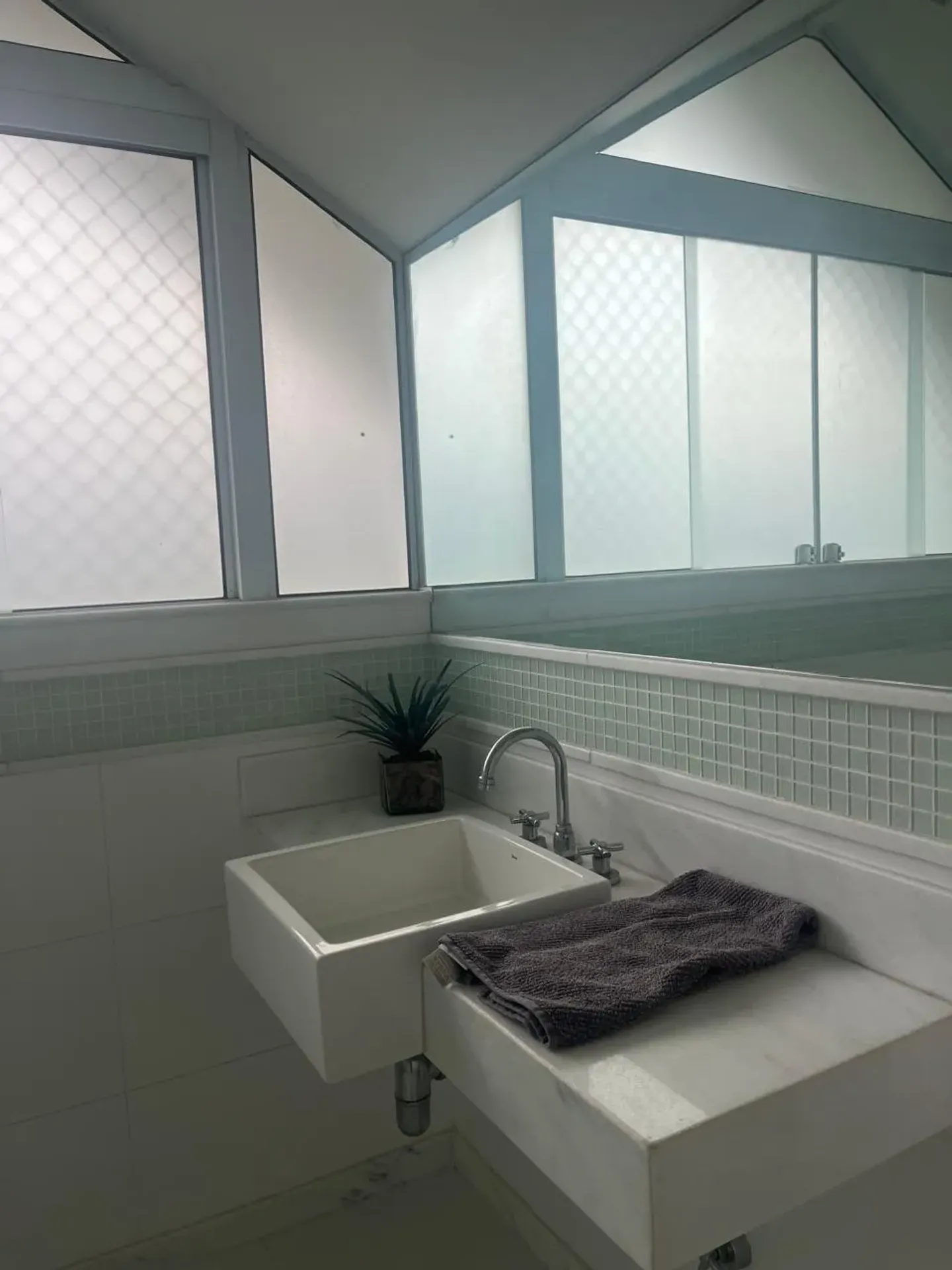 Furnished house with 5 en-suite bedrooms and 630 m² — photo 41