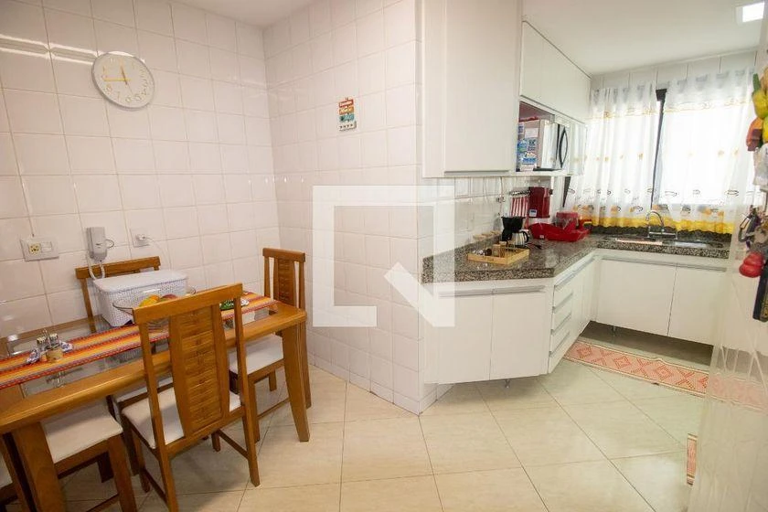 160 m² 3-suite rental apartment with balcony — photo 48
