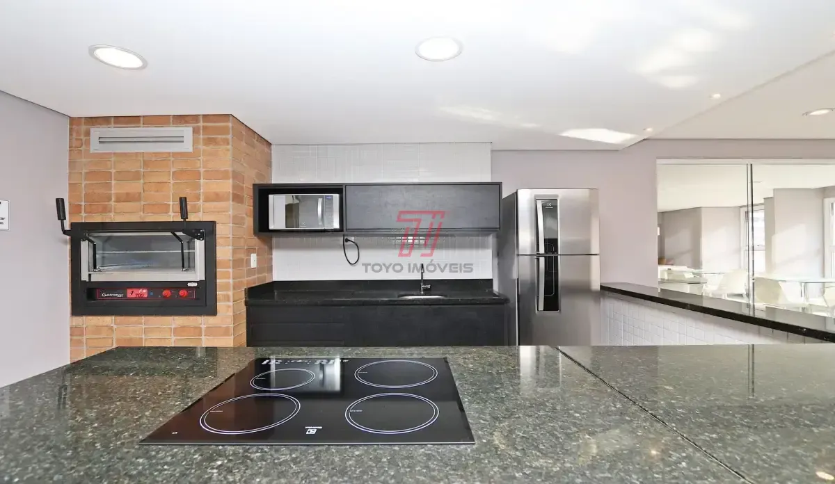 Studio bem cuidado com sacada e cozinha integrada — photo 24