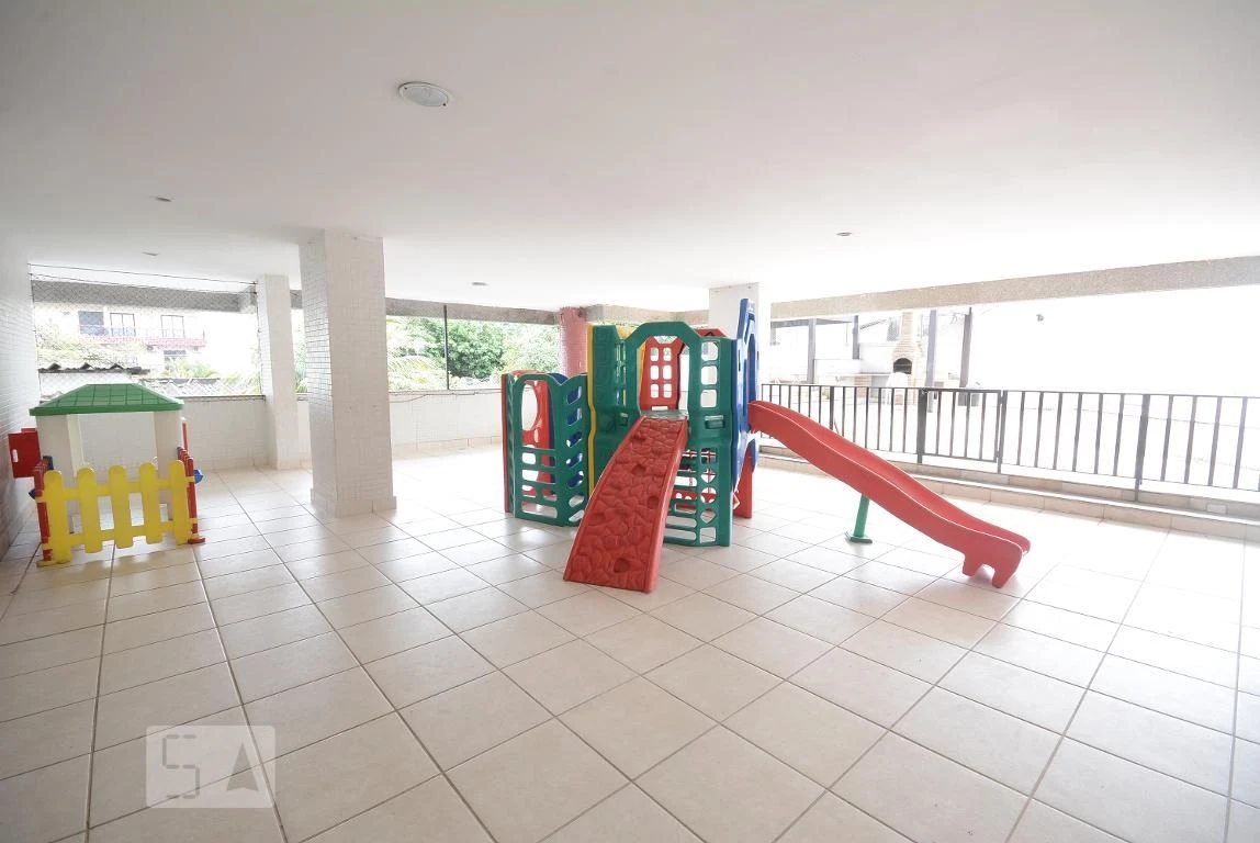 4-bedroom apartment in a building with a pool — photo 26