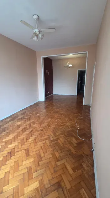 Wood or laminate floors in a 2-bedroom apartment, 90 m² — photo 13