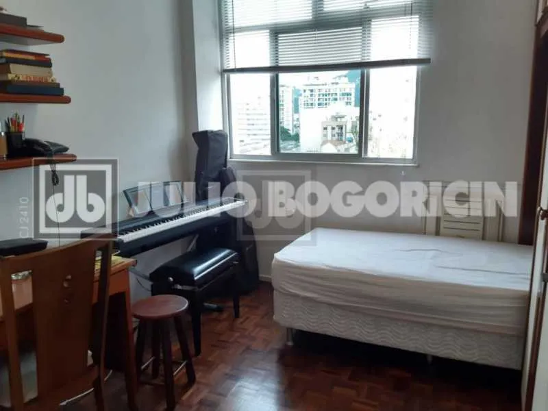3-bedroom apartment with a mountain view in Rio de Janeiro — photo 15