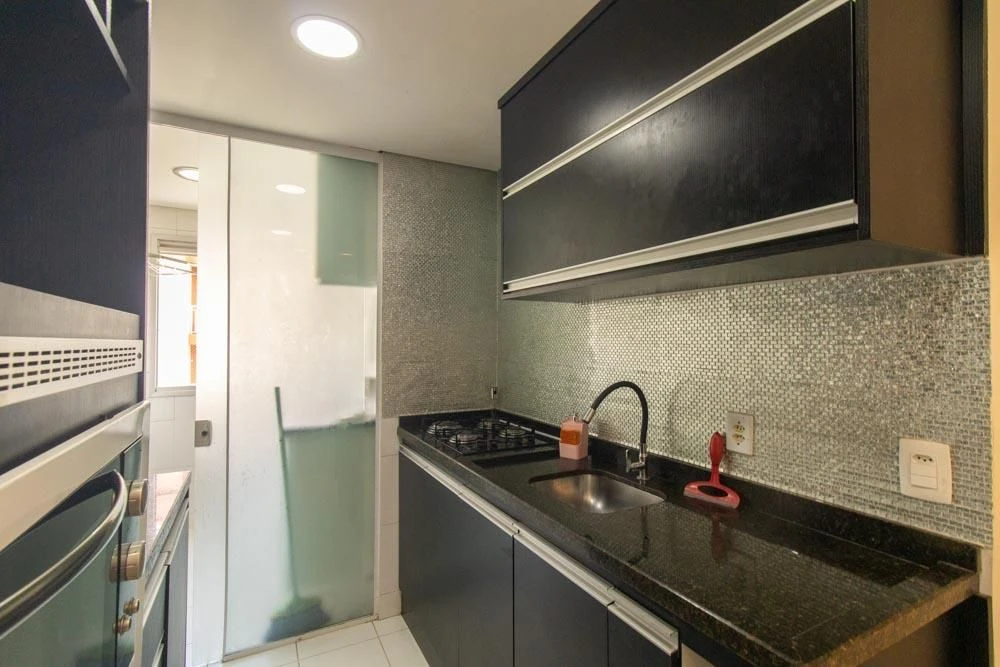 2-bedroom apartment in a building with a gym — photo 2
