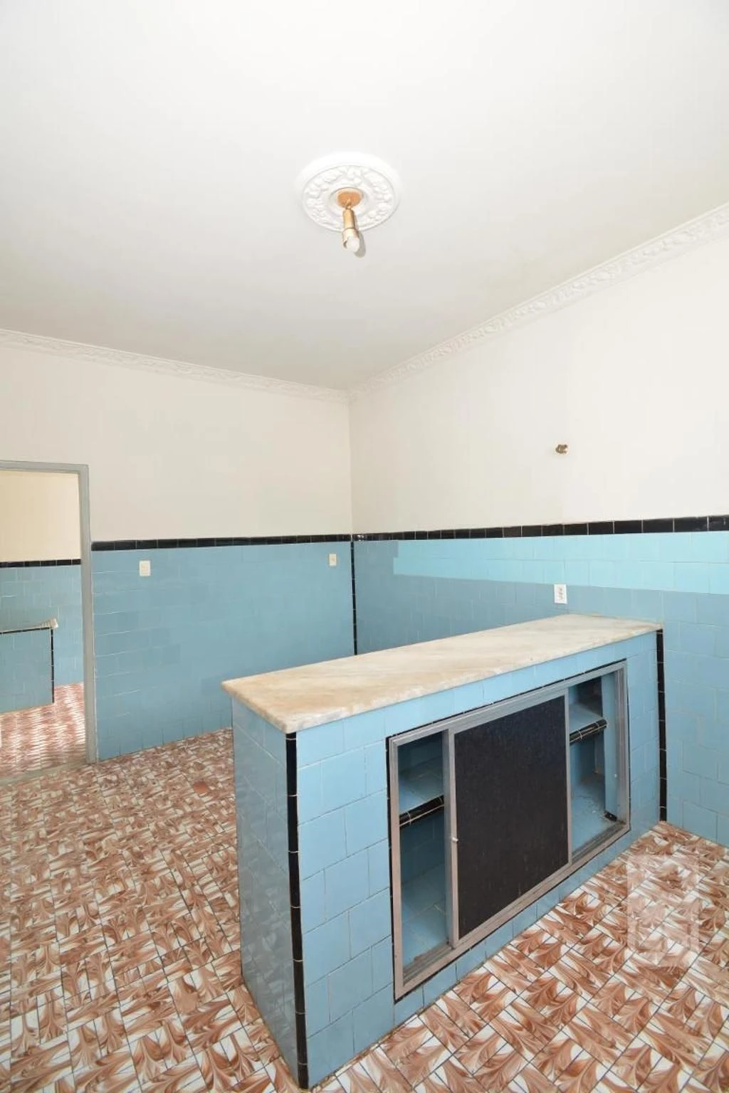 Wood or laminate floors in a 2-bedroom house, 100 m² — photo 23