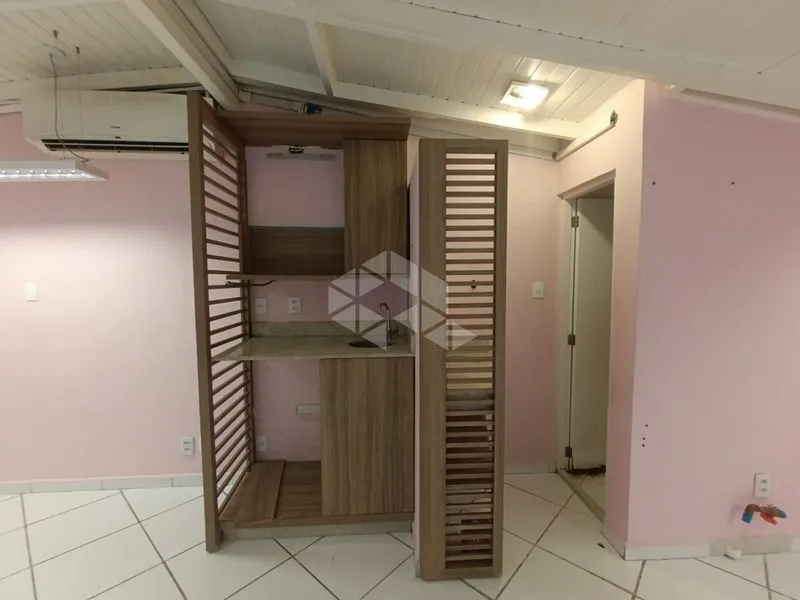 Studio de 80 m² com sacada e ar-condicionado