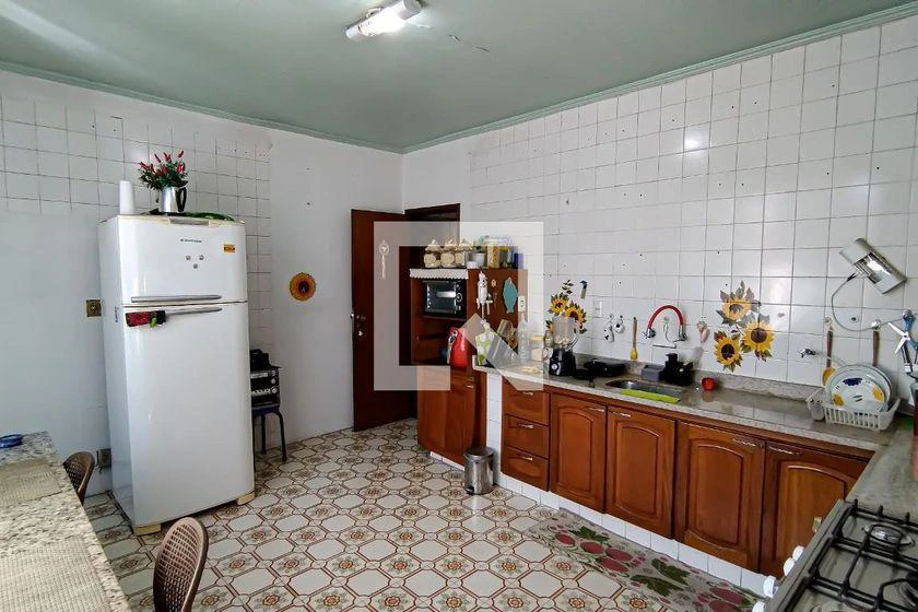 Rental house with 4 bedrooms and 600 m² — photo 2