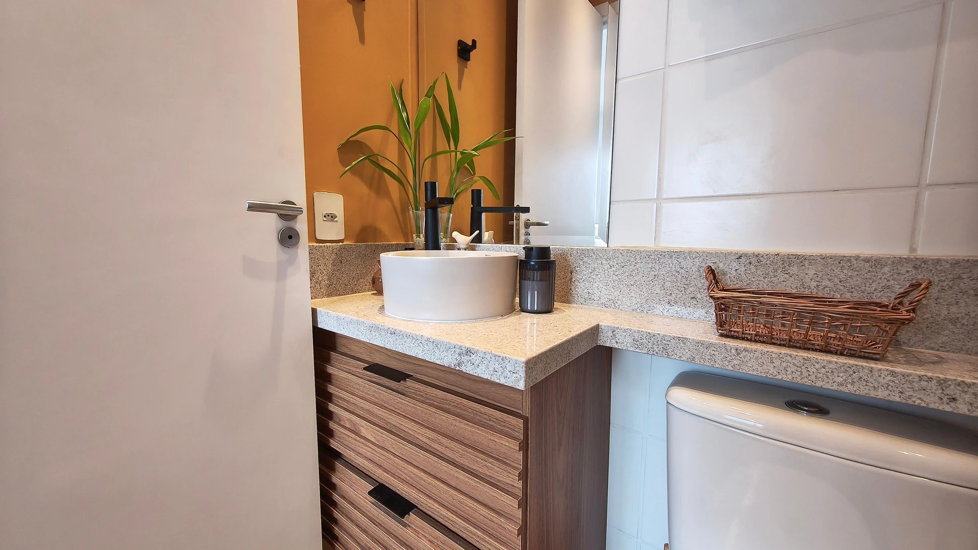 Mountain view in a 2-bedroom apartment, 53 m² — photo 13