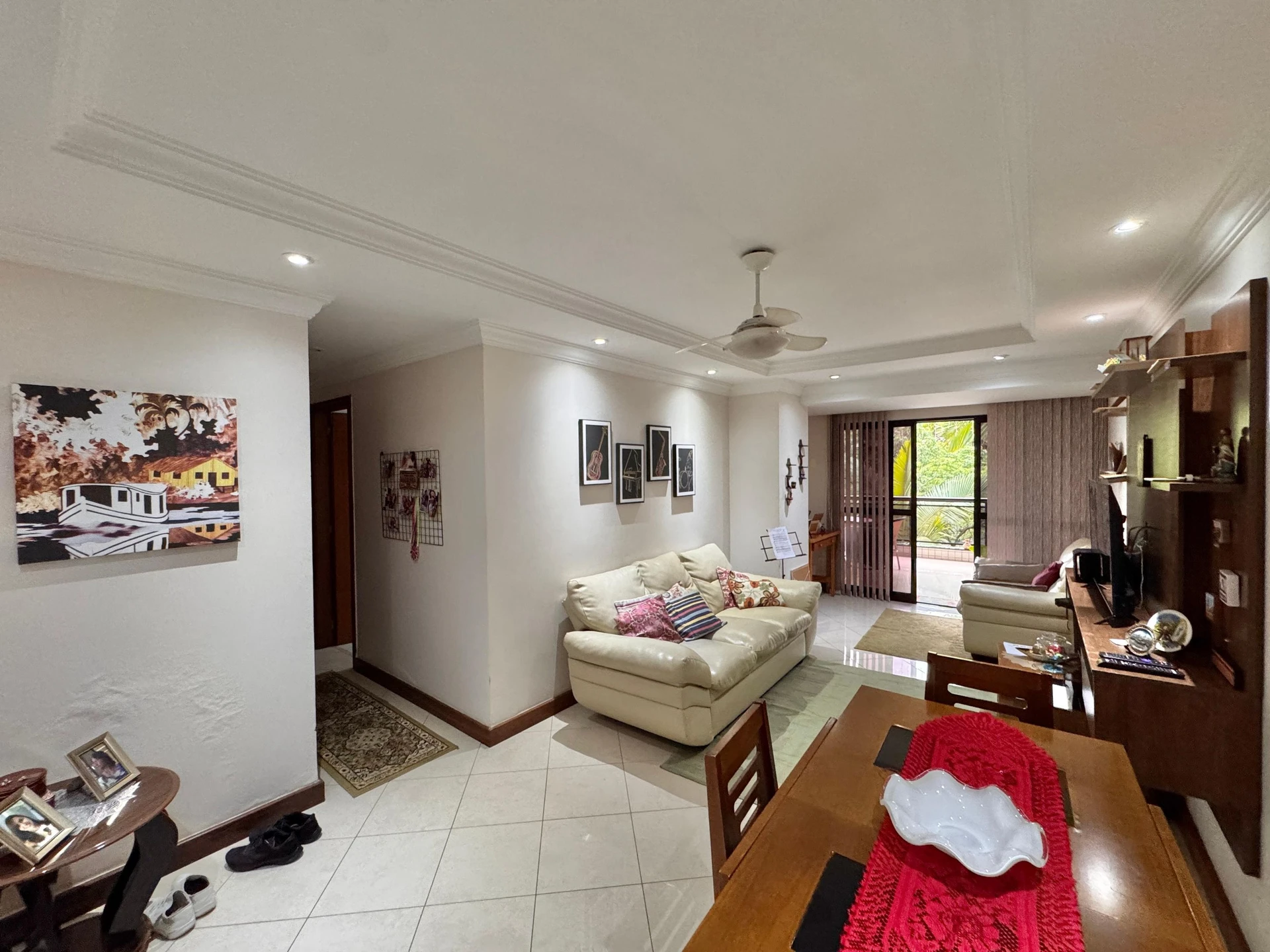 Walk-in closet in a 3-bedroom apartment, 130 m²