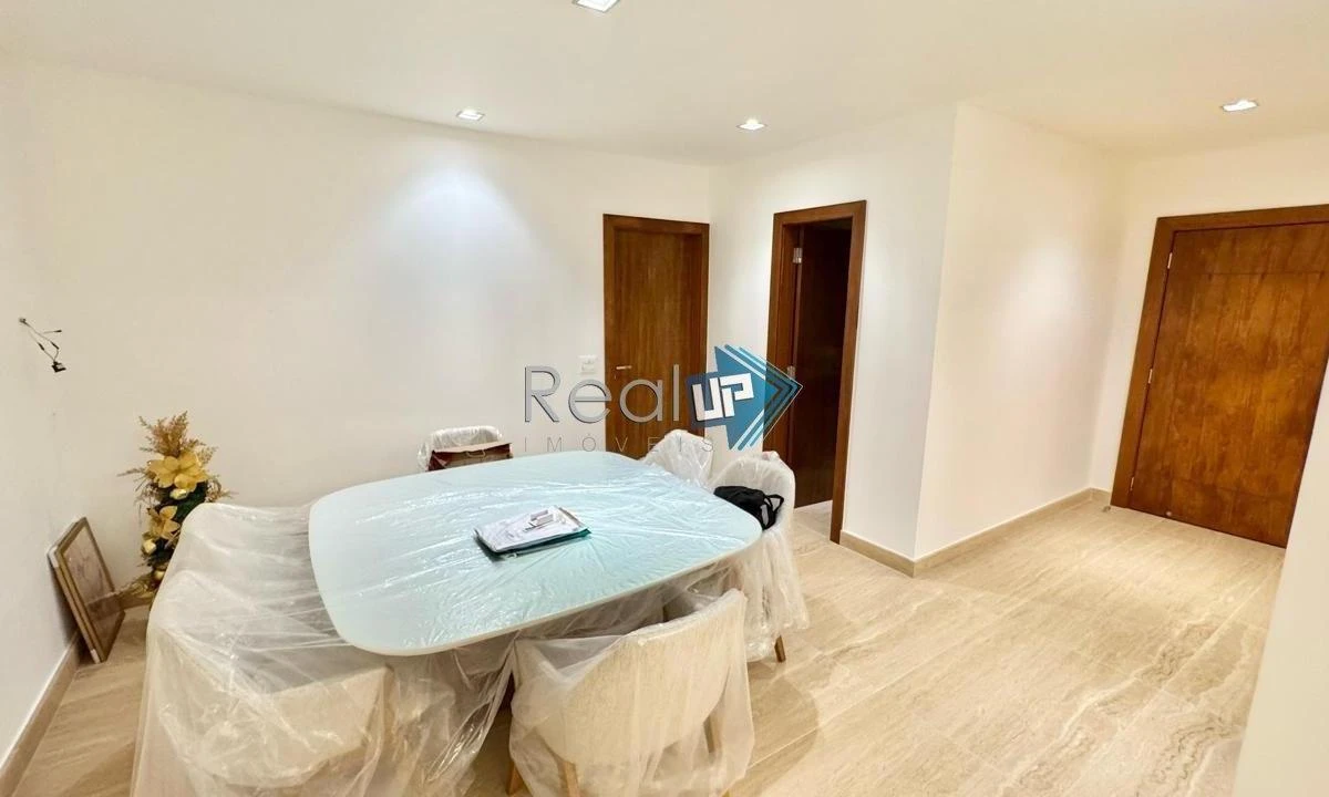 Квартира 212 м²: 3 спальни и 3 ванные комнаты — photo 15