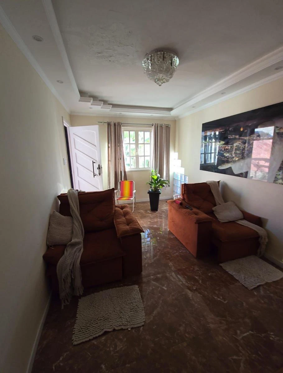 Walk-in closet in a 4-bedroom house, 220 m² — photo 14
