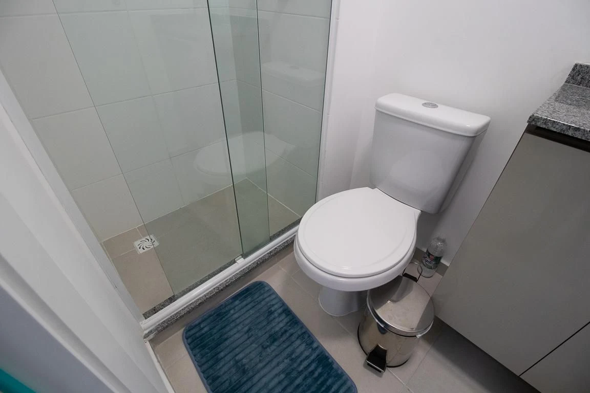 Furnished studio, 20 m², with floor-to-ceiling windows — photo 4