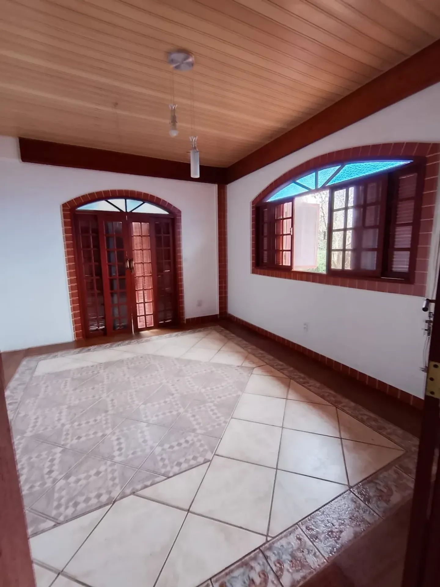 3-bedroom house with a bathtub — photo 15