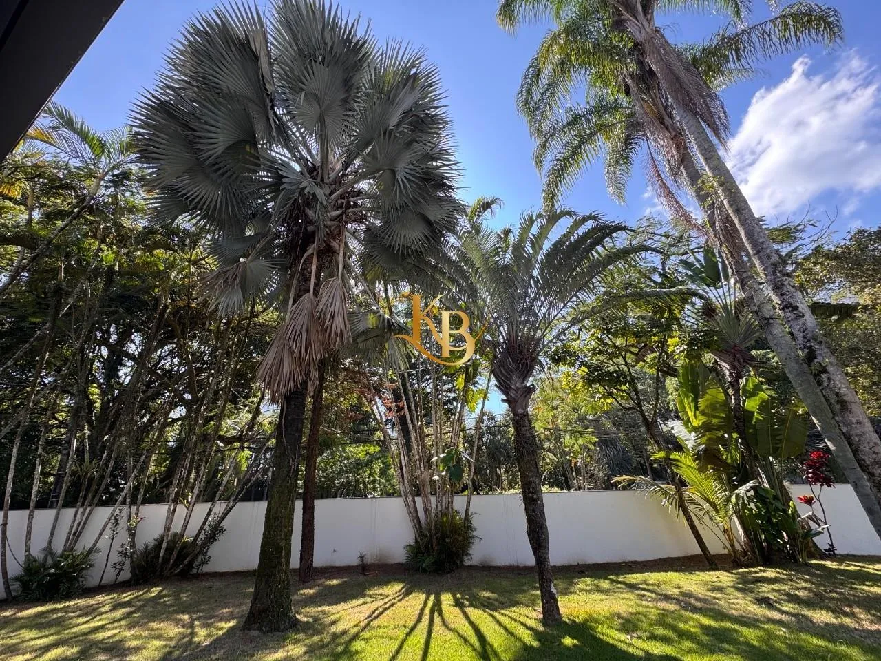 Casa com 5 quartos e área de piscina ao ar livre — photo 7