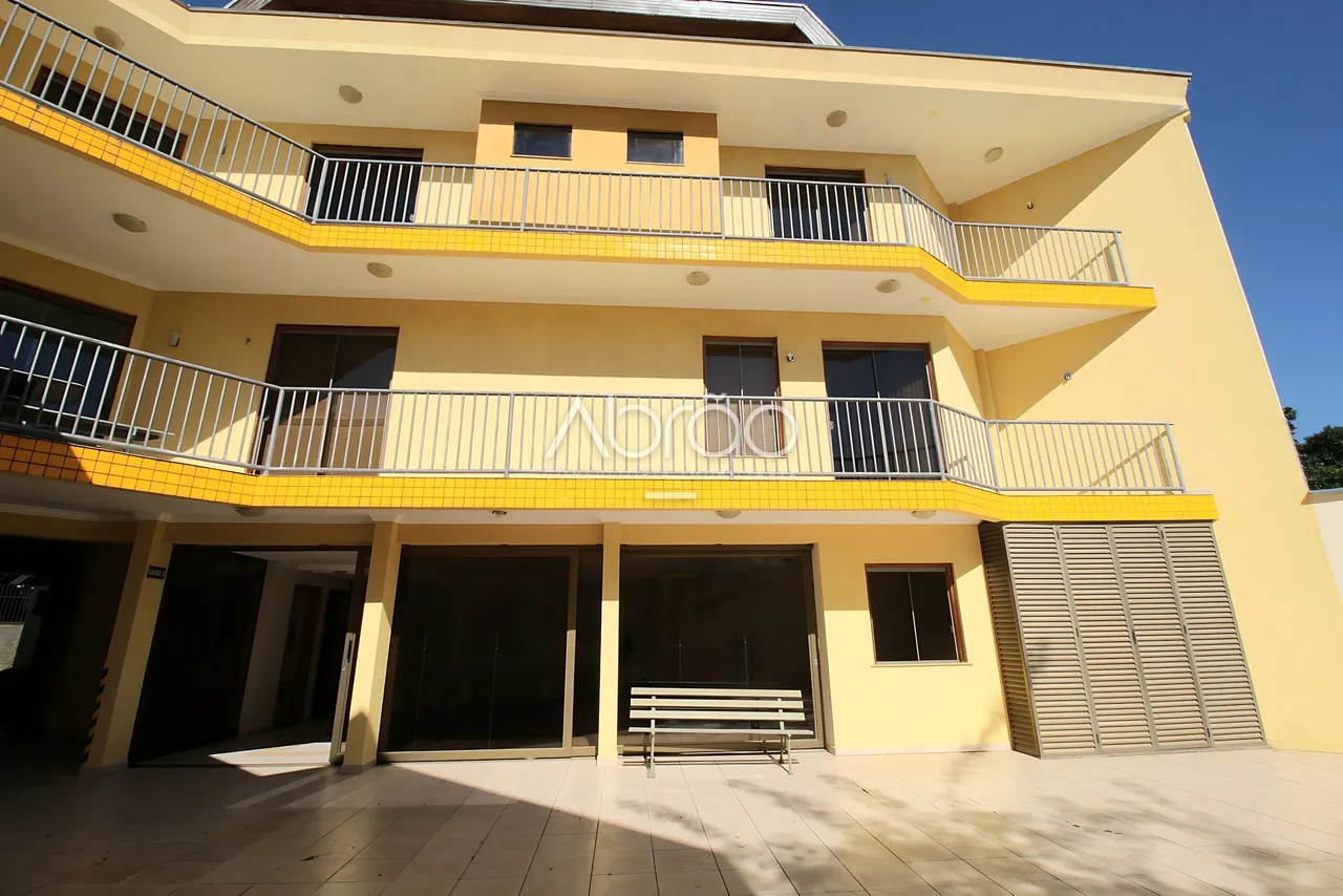 Commercial house with 5 bedrooms and 528 m², integrated kitchen — photo 6
