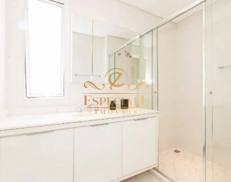 Apartment with 3 en-suite bedrooms and glass balcony — photo 20