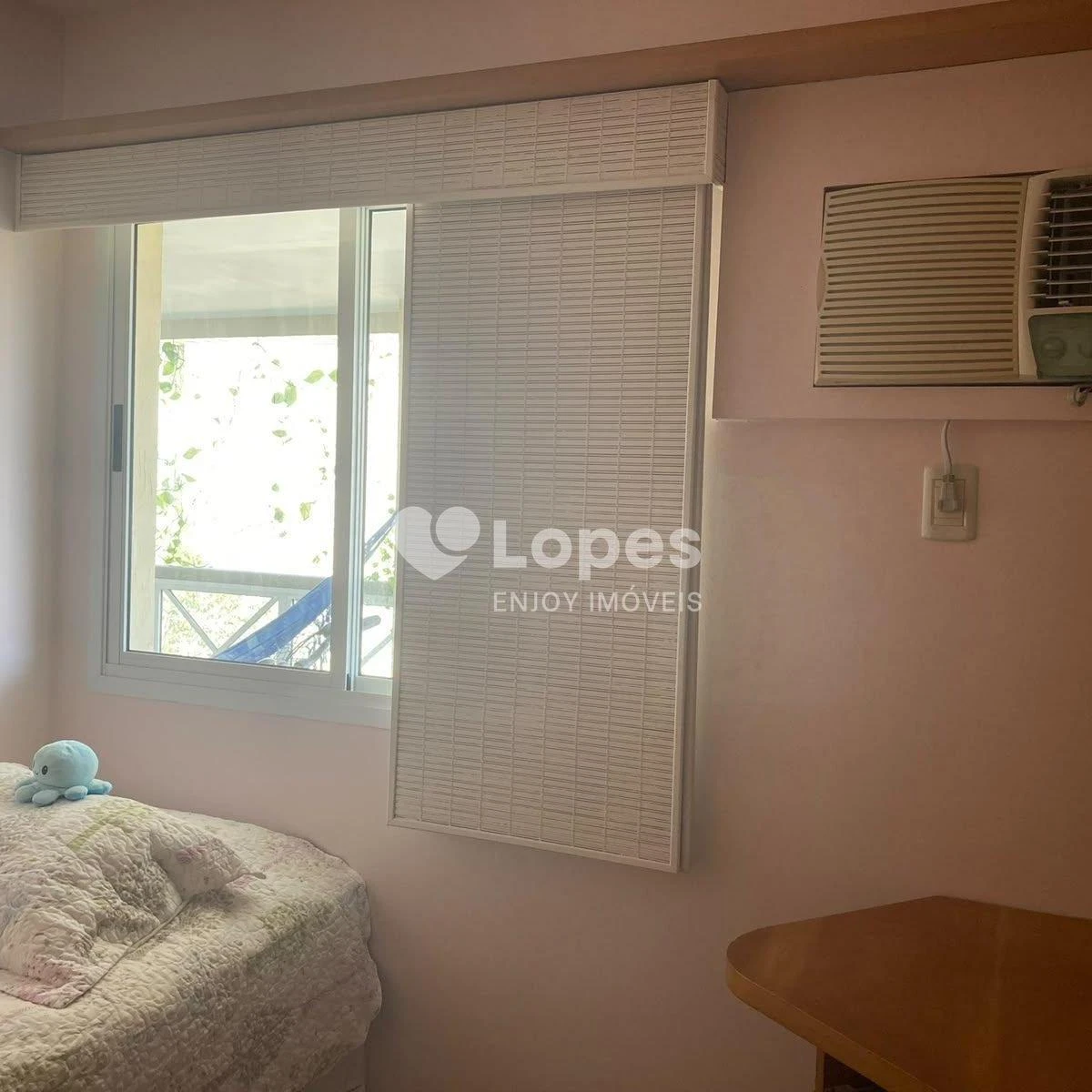 Furnished apartment, 96 m², with a glass-enclosed balcony — photo 20