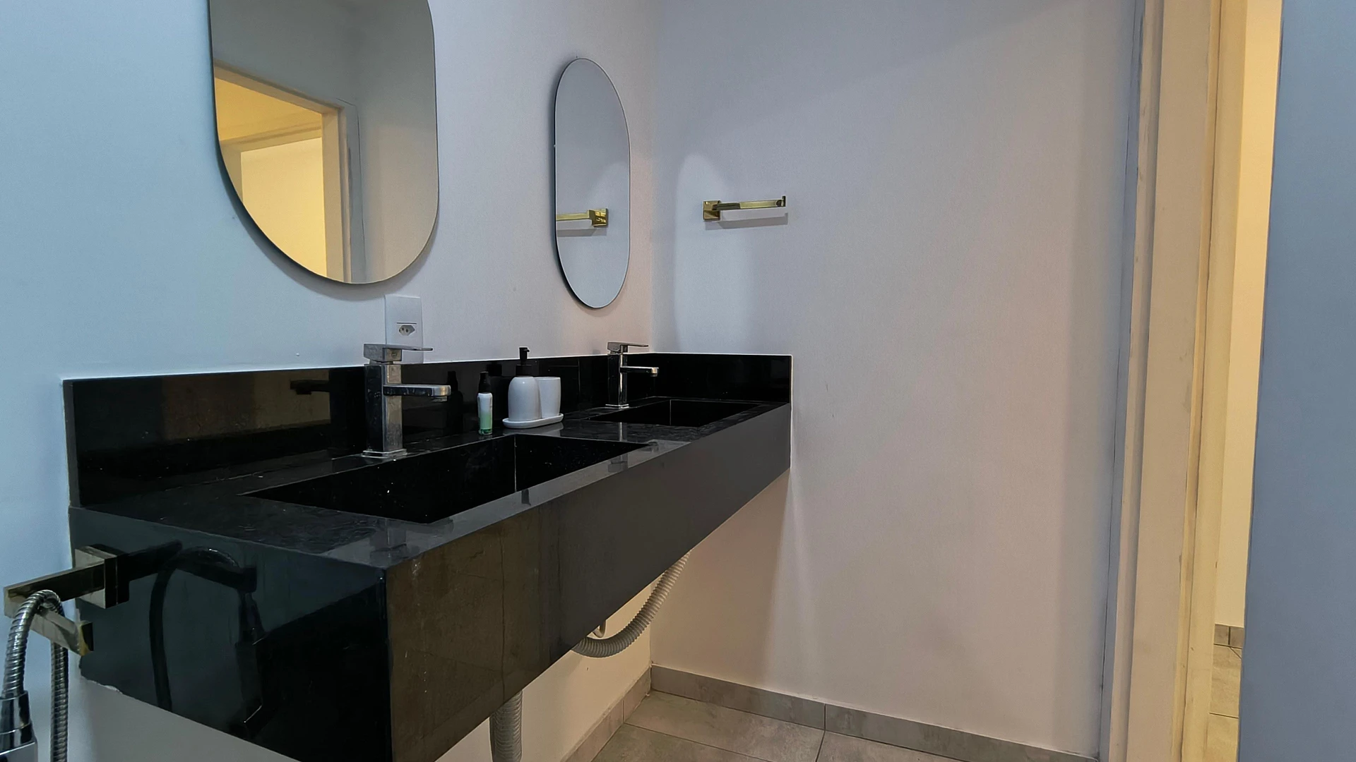 Casa mobiliada com 3 quartos, jardim e cozinha integrada — photo 23