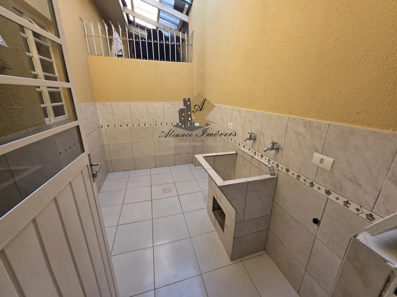 Condominium house with 2 bedrooms and 1 bathroom — photo 14