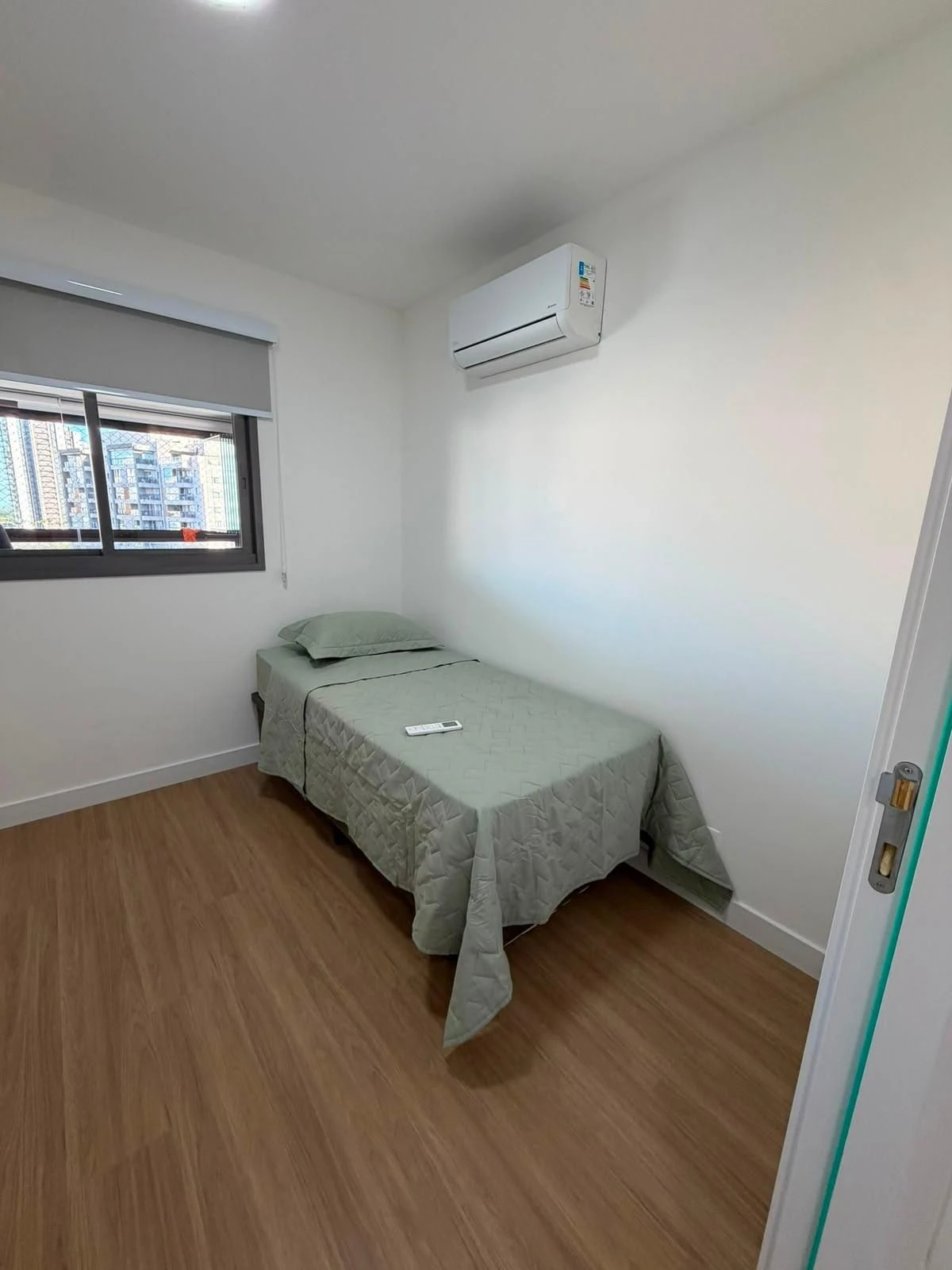 Furnished 3-bedroom apartment with American-style kitchen — photo 17