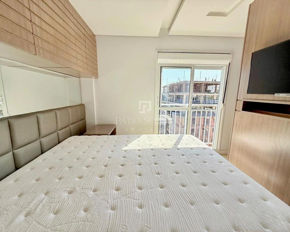Furnished apartment with 2 bedrooms and glass balcony — photo 6