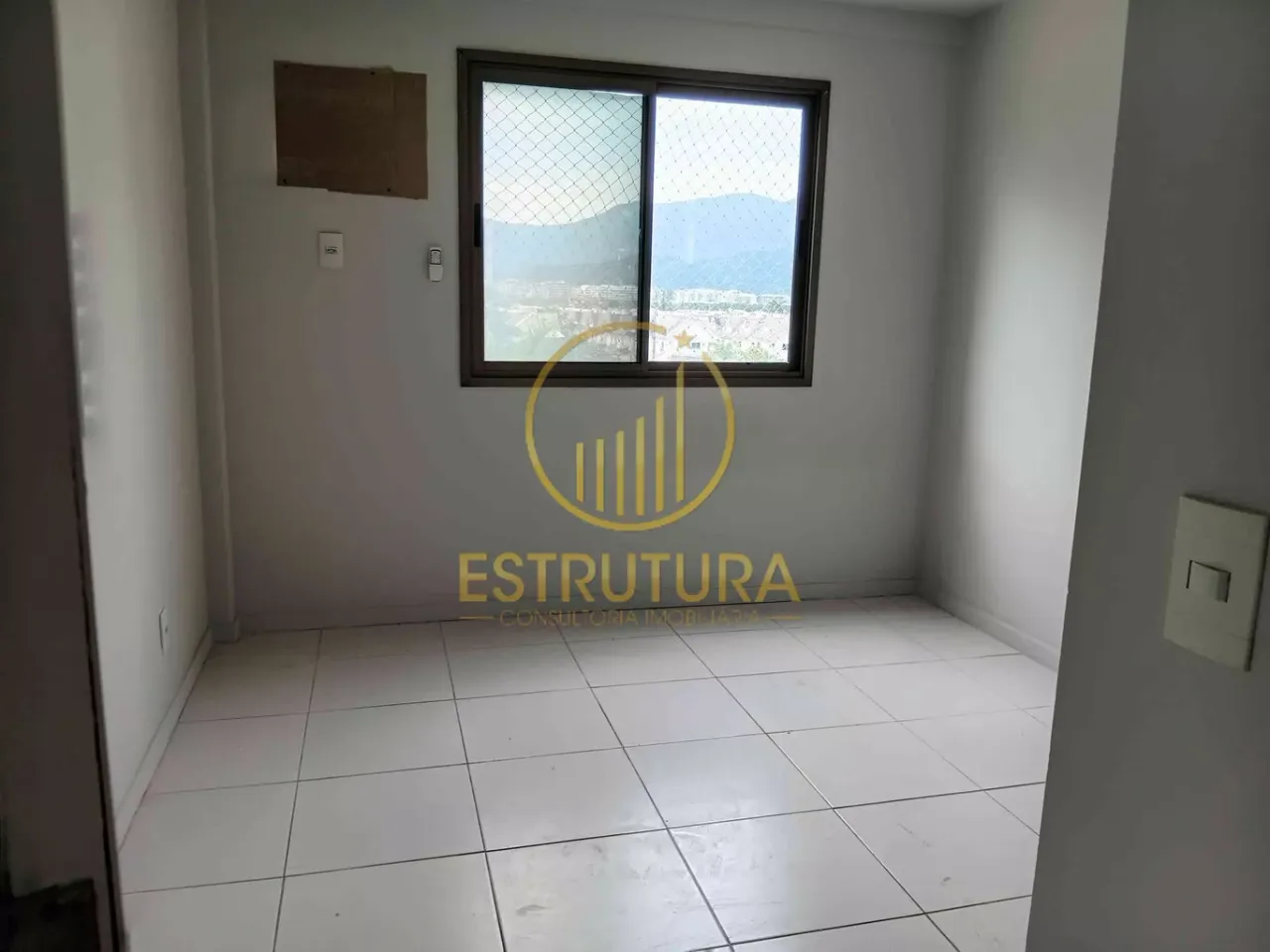 2-bedroom apartment with enclosed kitchen and 1 parking spot — photo 8
