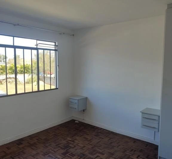 3-bedroom apartment with wood flooring — photo 6