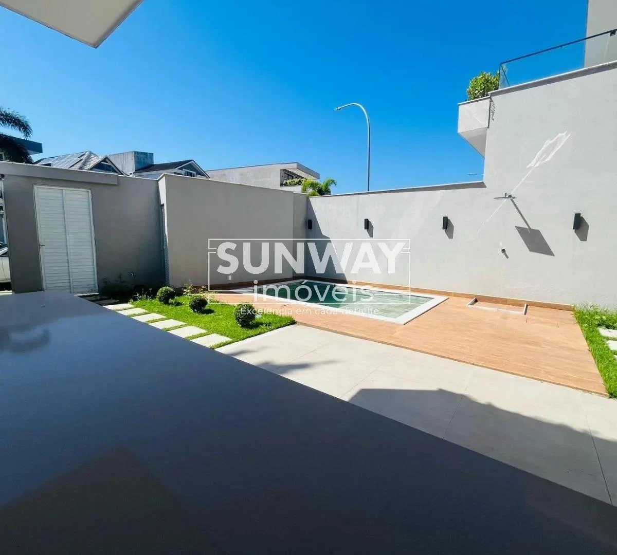 House, 350 m², with a grill on the balcony — photo 11
