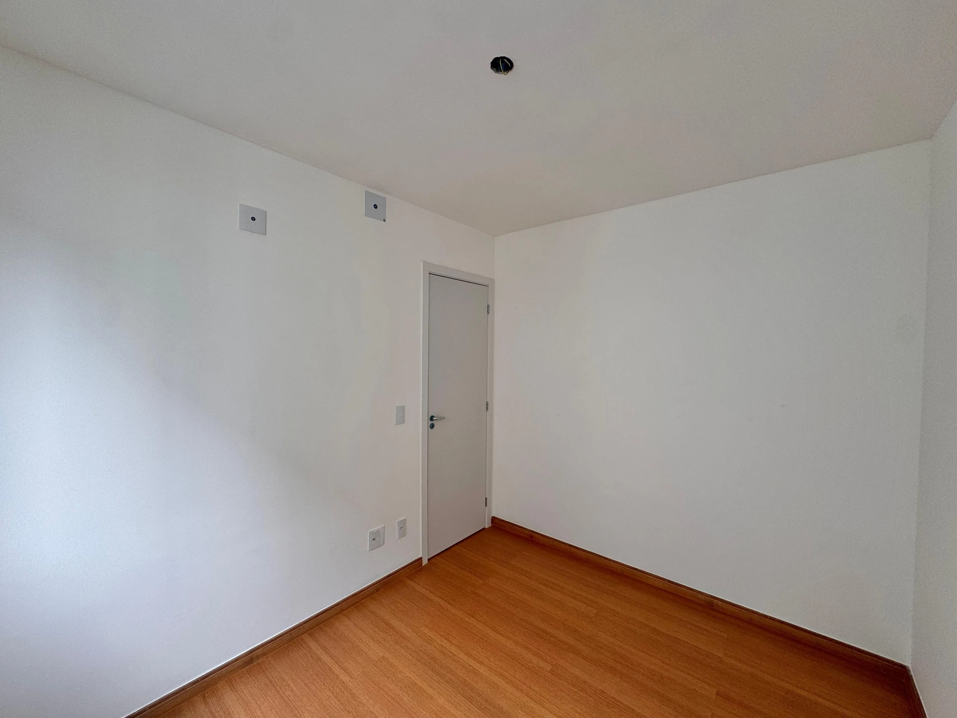 2-bedroom apartment with a closed kitchen and 1 parking spot — photo 29