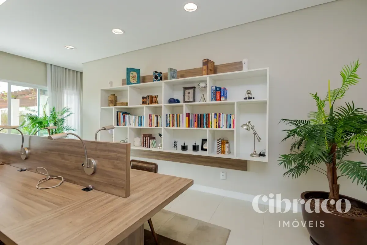 Balcony with a grill in a 2-bedroom apartment, 71 m² — photo 75