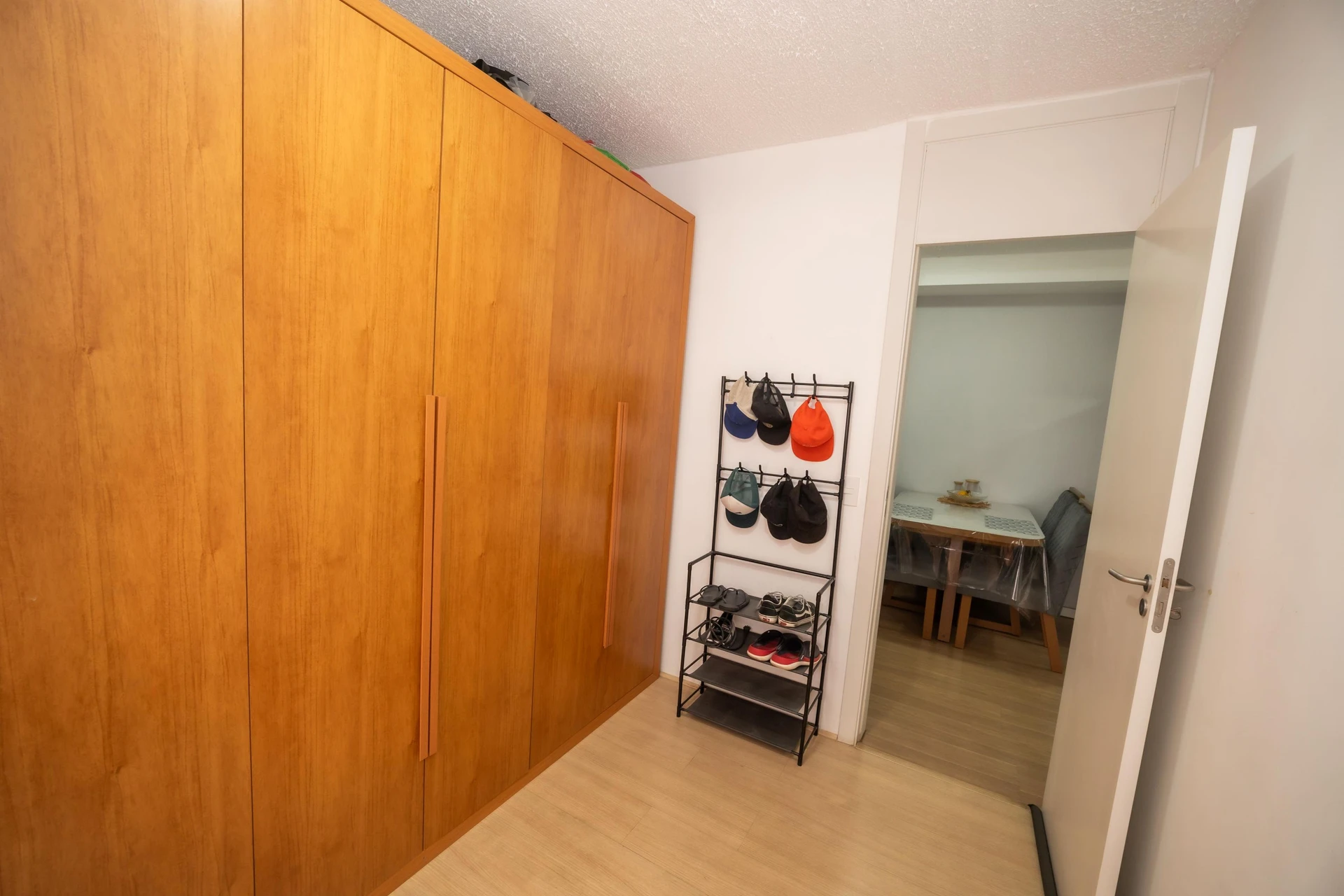Пральна машина та 2 спальні: квартира 40 м² — photo 33