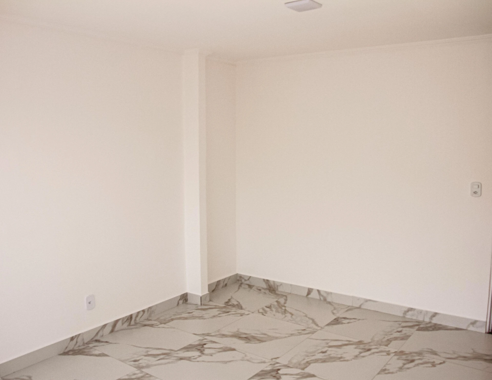 House with no parking, 2 bedrooms and 1 bathroom — photo 8